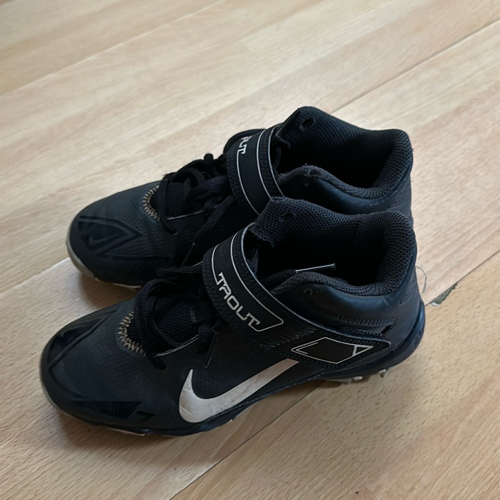 Nike boy cleats, worn once. Cleats come with free glove.